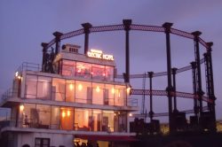 ELECTRIC HOTEL, Fuel Productions, 2008. Set design Borkur Jonsson, costume design E.M. Parry. Dir. Frauke Requardt & David Rosenberg.